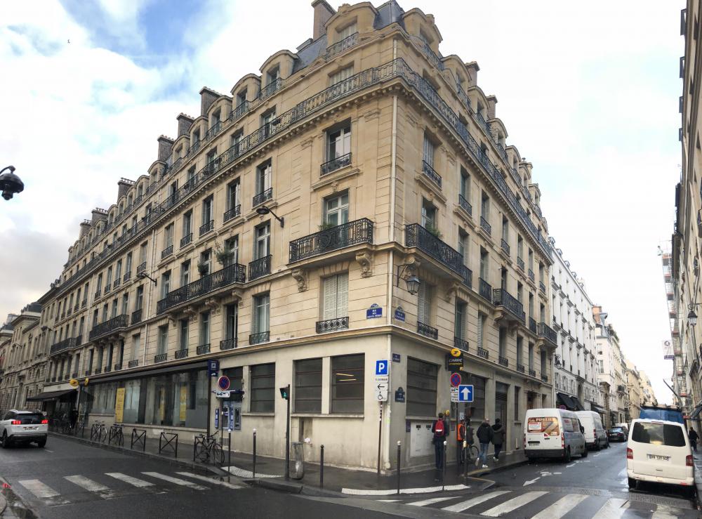 Modification d'un local en commerce - 1, rue de l'Universite, Paris 7eme